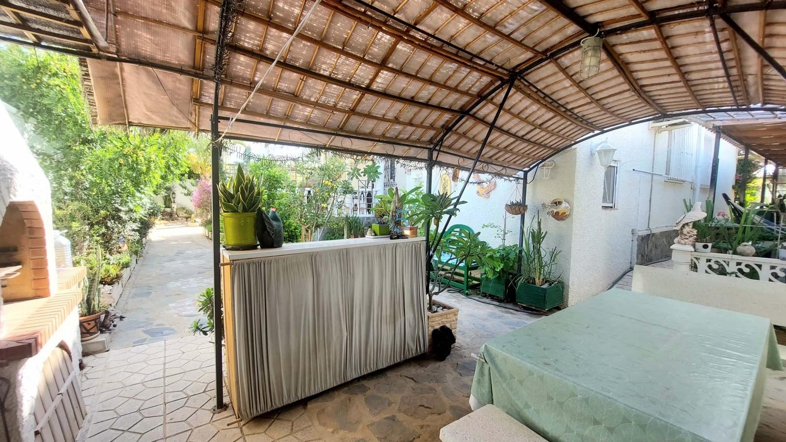 Chalet de 4 habitaciones en Torrevieja en venta con piscina garaje - 525.000 € (Ref: 9128909)