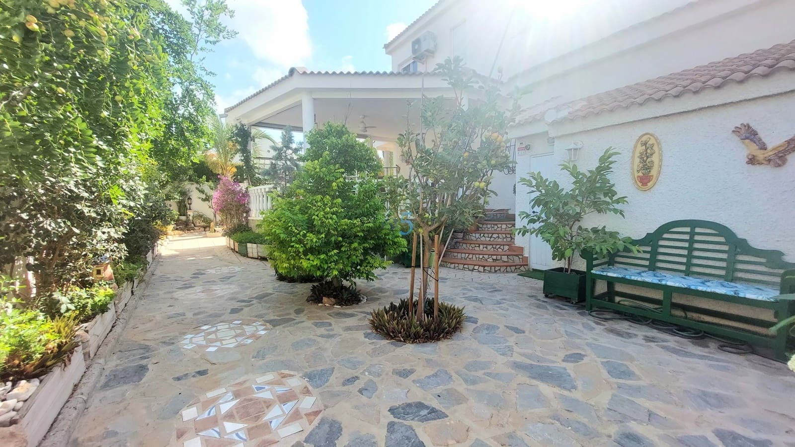 Chalet de 4 habitaciones en Torrevieja en venta con piscina garaje - 525.000 € (Ref: 9128909)