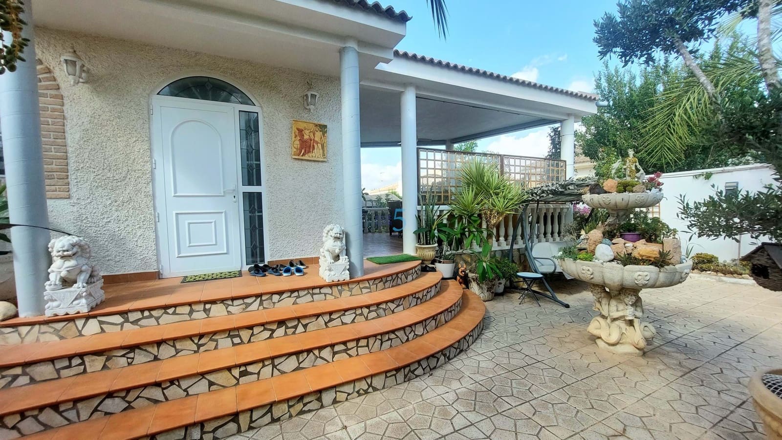 Chalet de 4 habitaciones en Torrevieja en venta con piscina garaje - 525.000 € (Ref: 9128909)