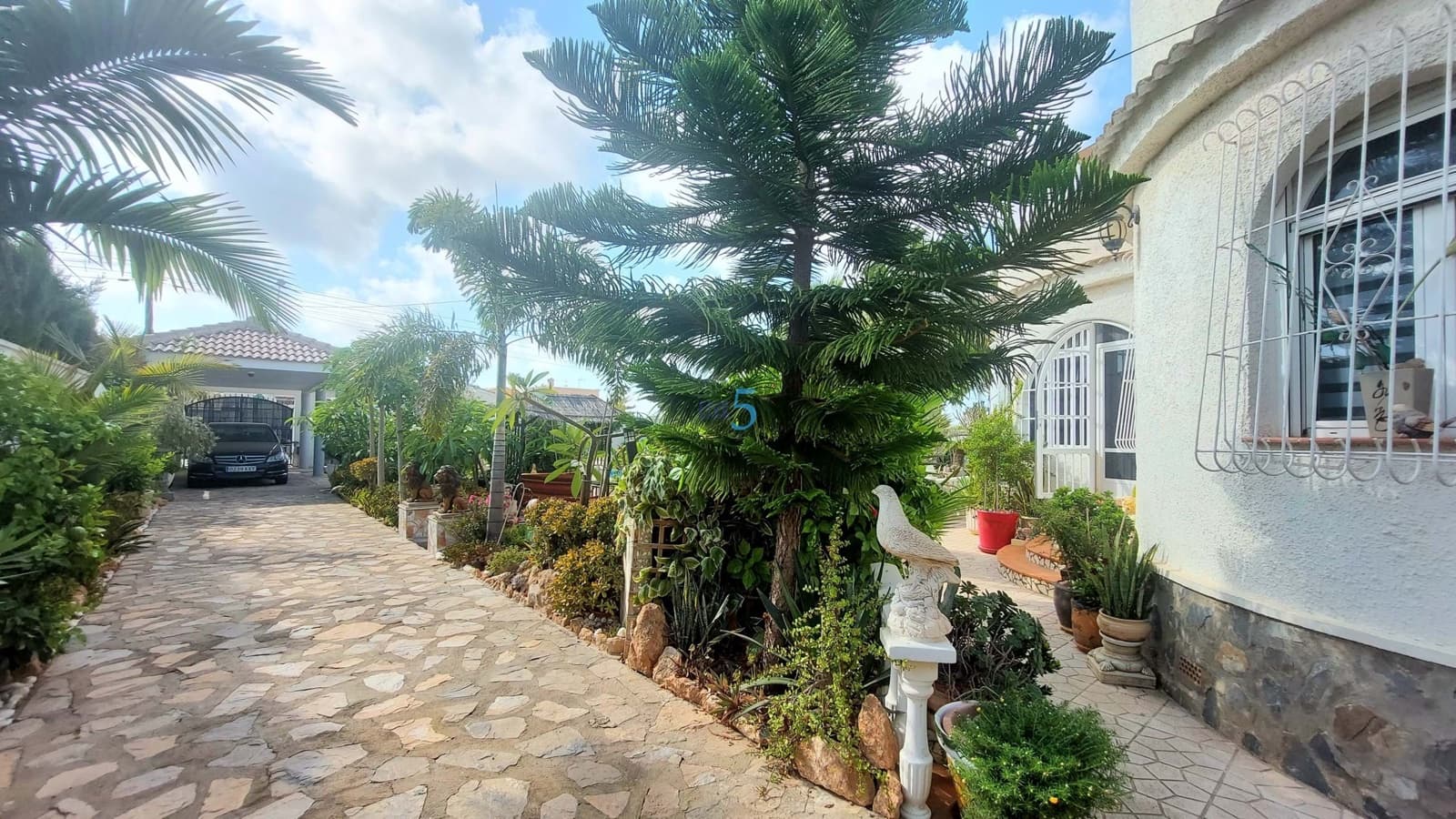 Chalet de 4 habitaciones en Torrevieja en venta con piscina garaje - 525.000 € (Ref: 9128909)