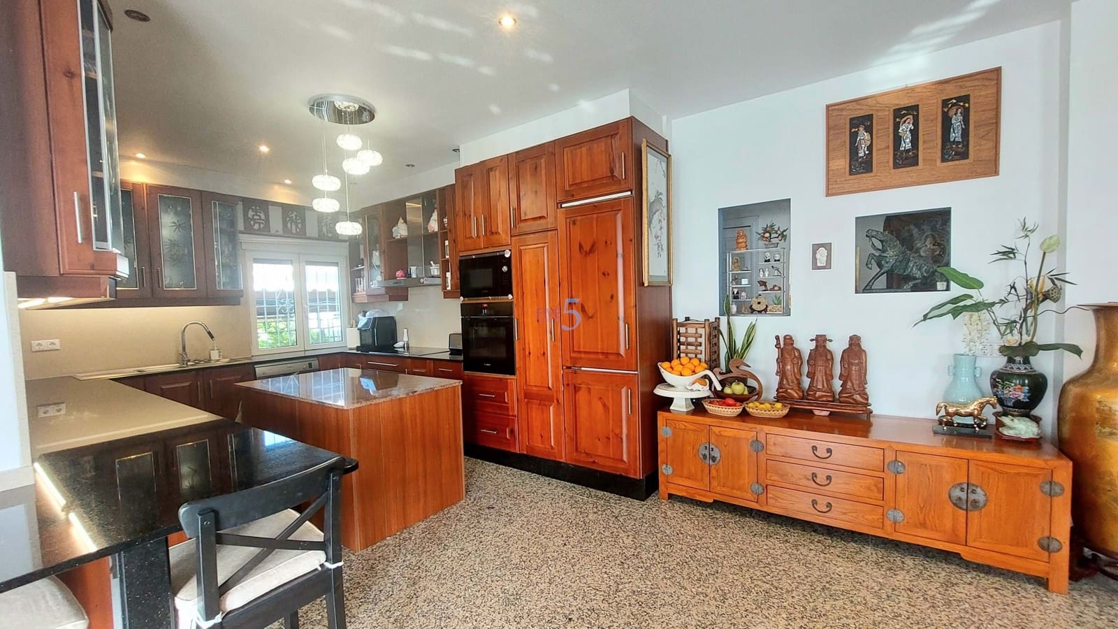 Chalet de 4 habitaciones en Torrevieja en venta con piscina garaje - 525.000 € (Ref: 9128909)