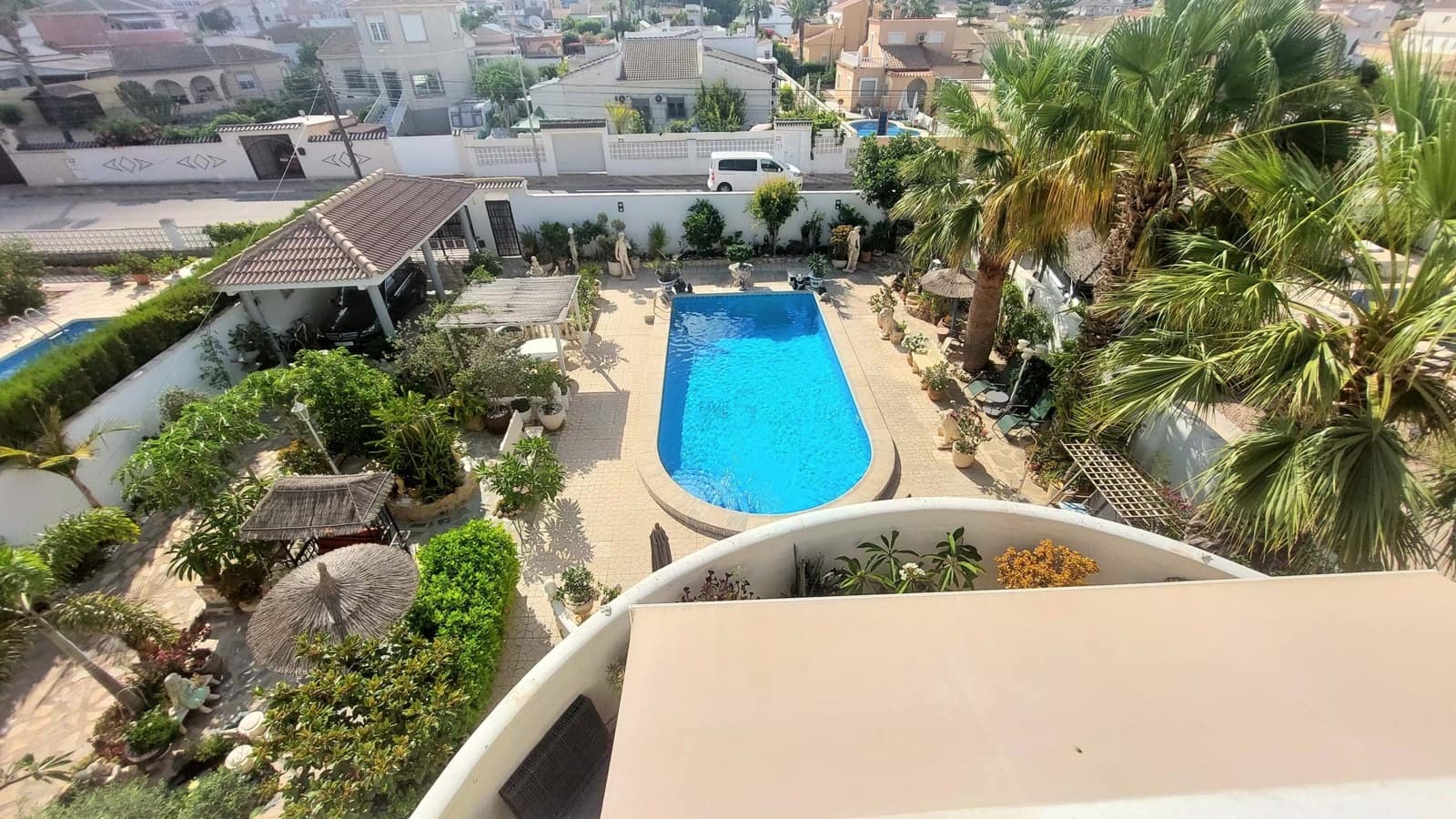 Chalet de 4 habitaciones en Torrevieja en venta con piscina garaje - 525.000 € (Ref: 9128909)