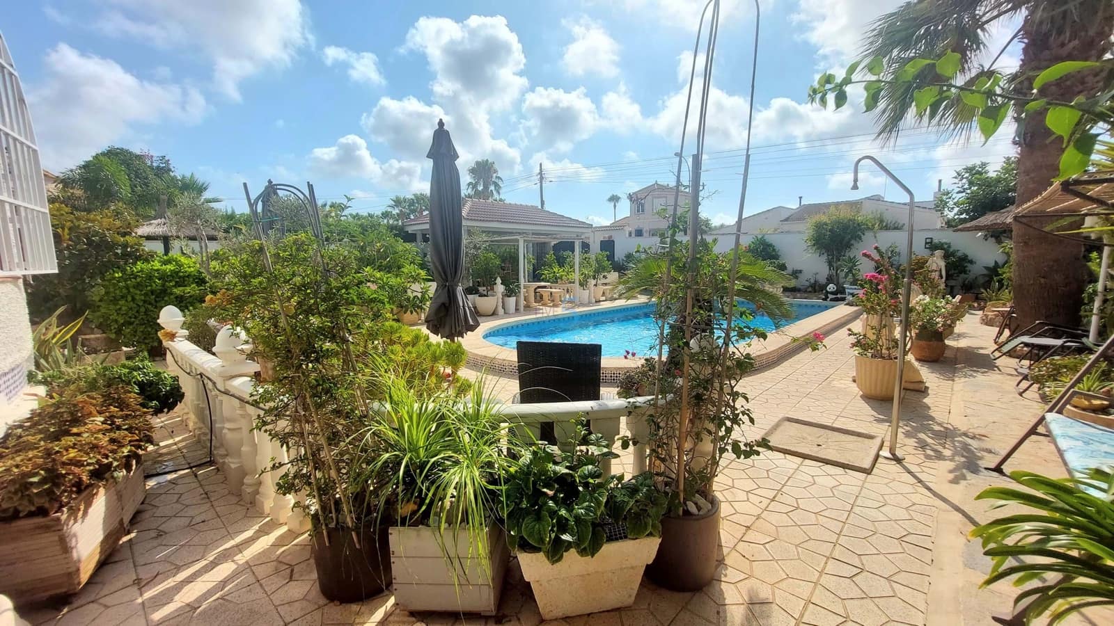 Chalet de 4 habitaciones en Torrevieja en venta con piscina garaje - 525.000 € (Ref: 9128909)