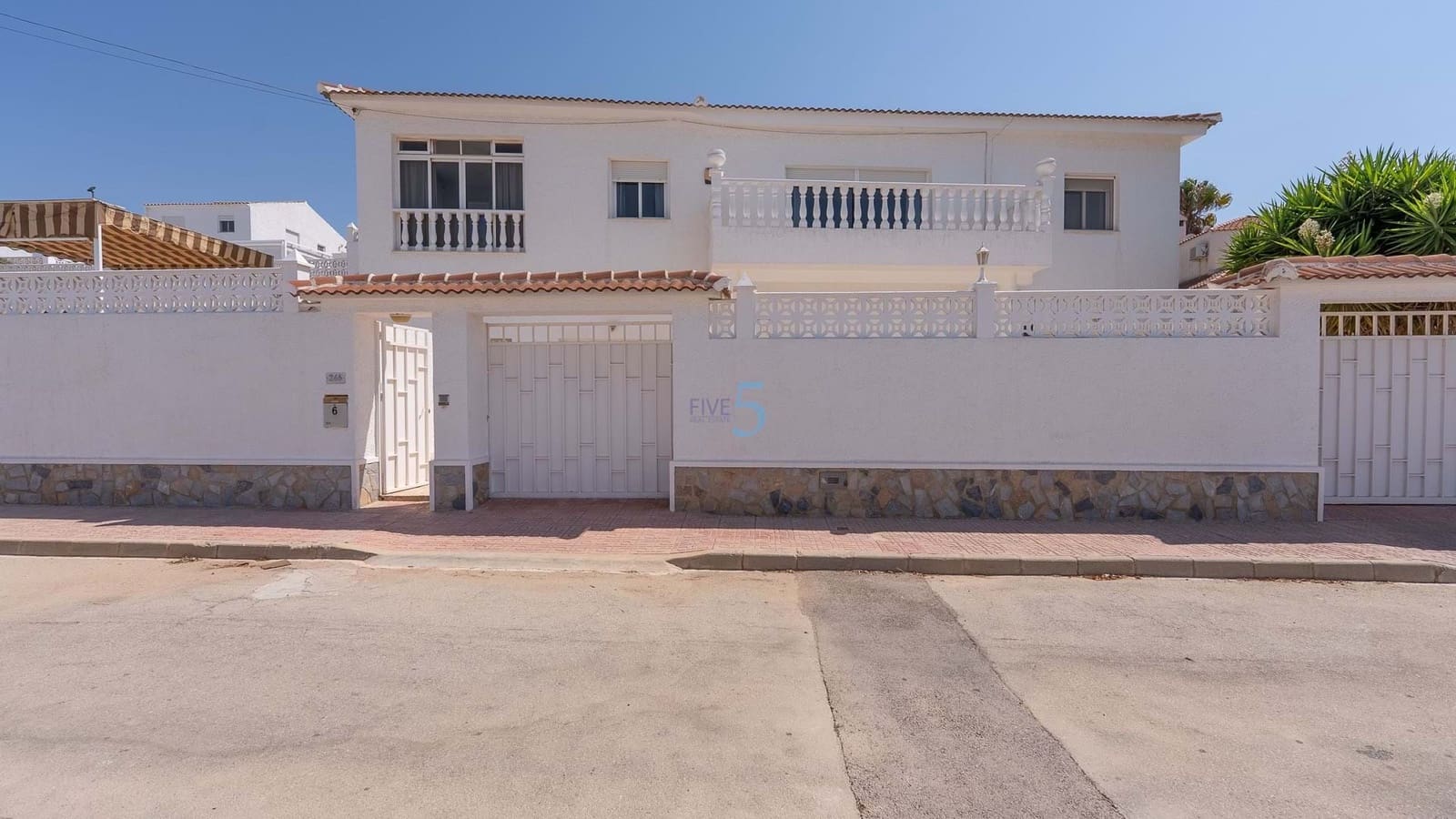 3 bedroom Villa for sale in Villamartin with pool garage - € 379,000 (Ref: 9130516)
