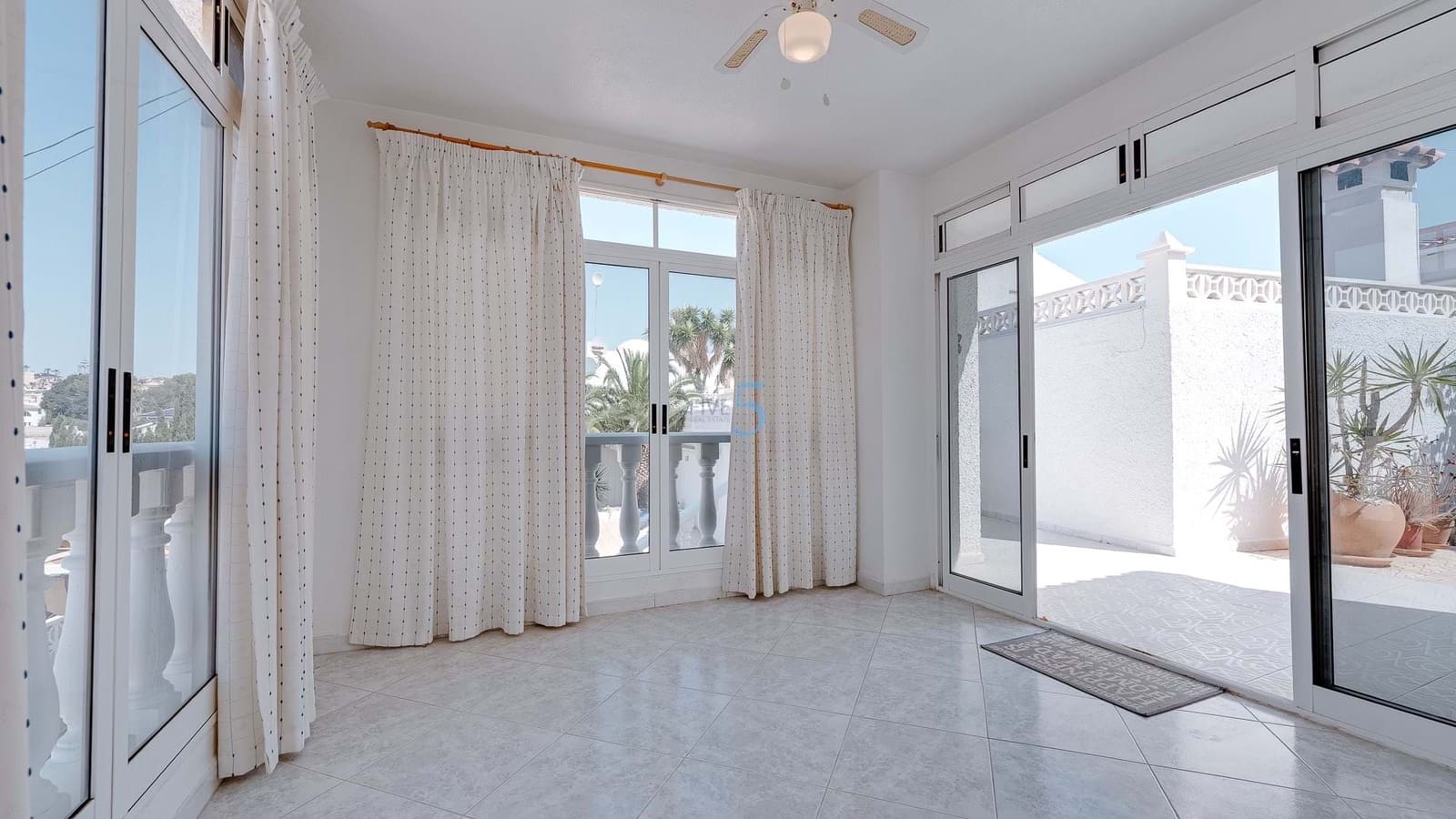 3 bedroom Villa for sale in Villamartin with pool garage - € 379,000 (Ref: 9130516)