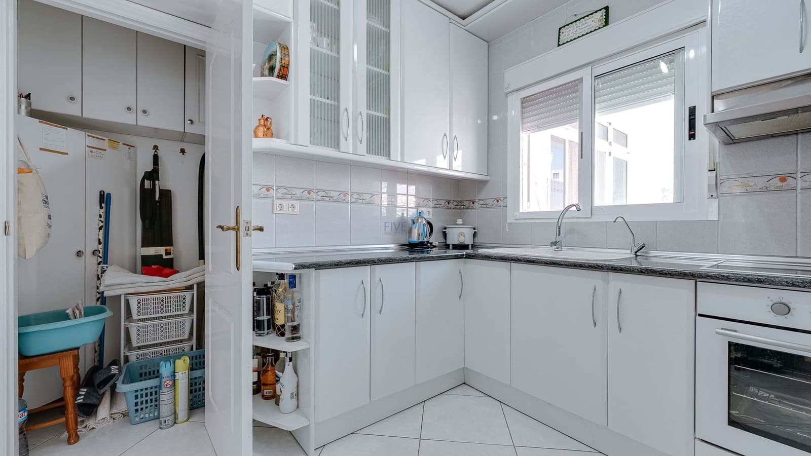 3 bedroom Villa for sale in Villamartin with pool garage - € 379,000 (Ref: 9130516)