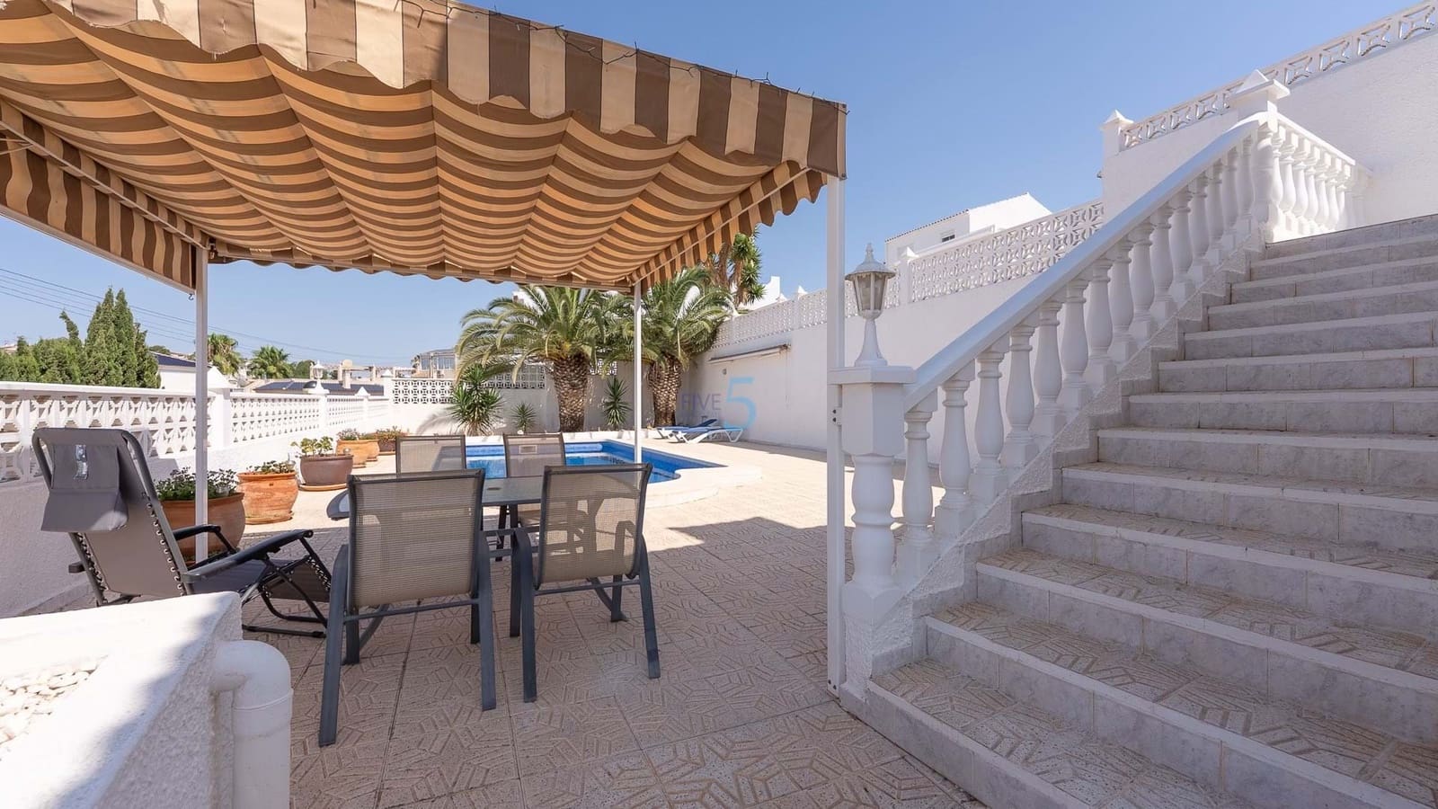 3 bedroom Villa for sale in Villamartin with pool garage - € 379,000 (Ref: 9130516)