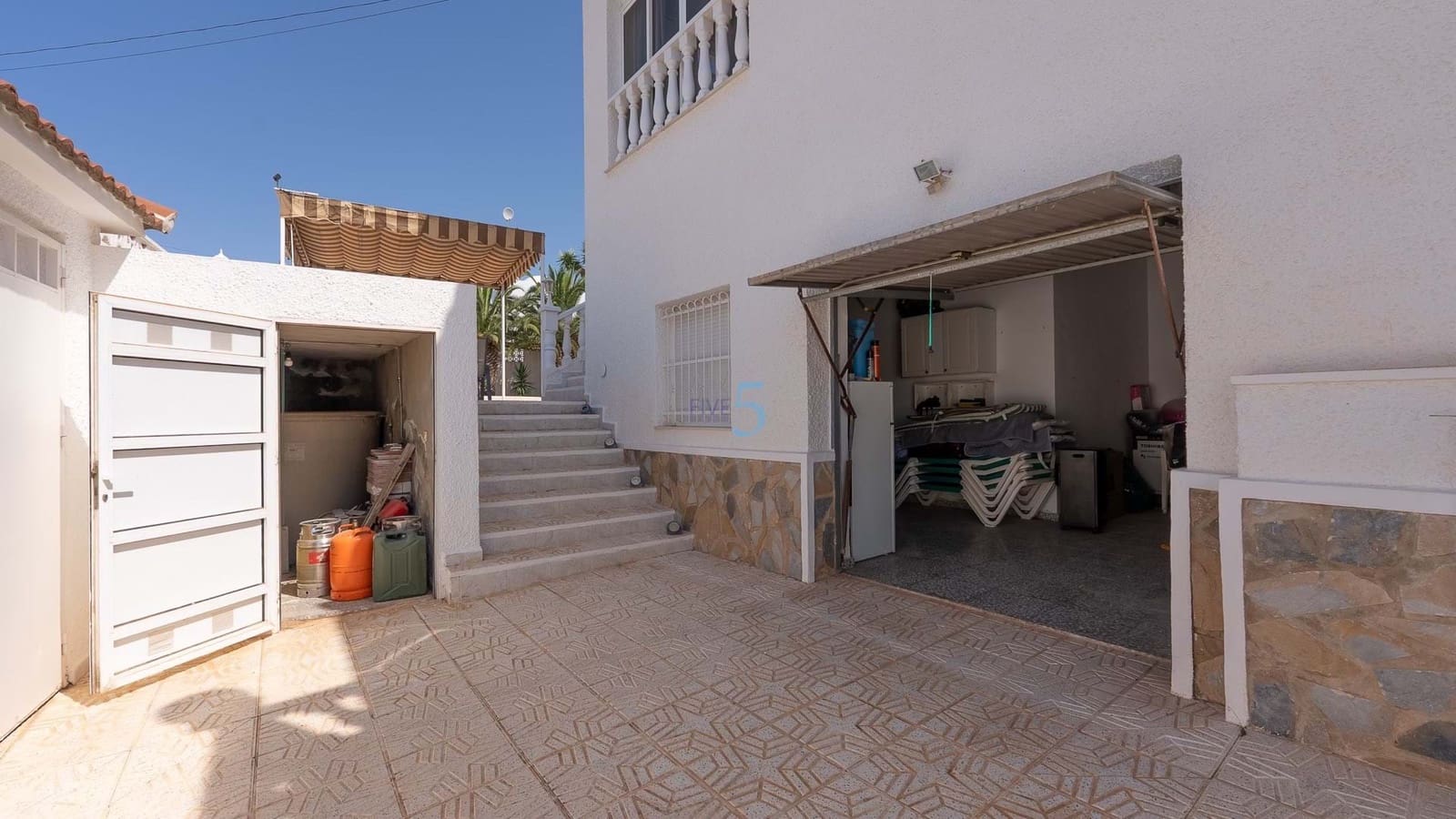 3 bedroom Villa for sale in Villamartin with pool garage - € 379,000 (Ref: 9130516)