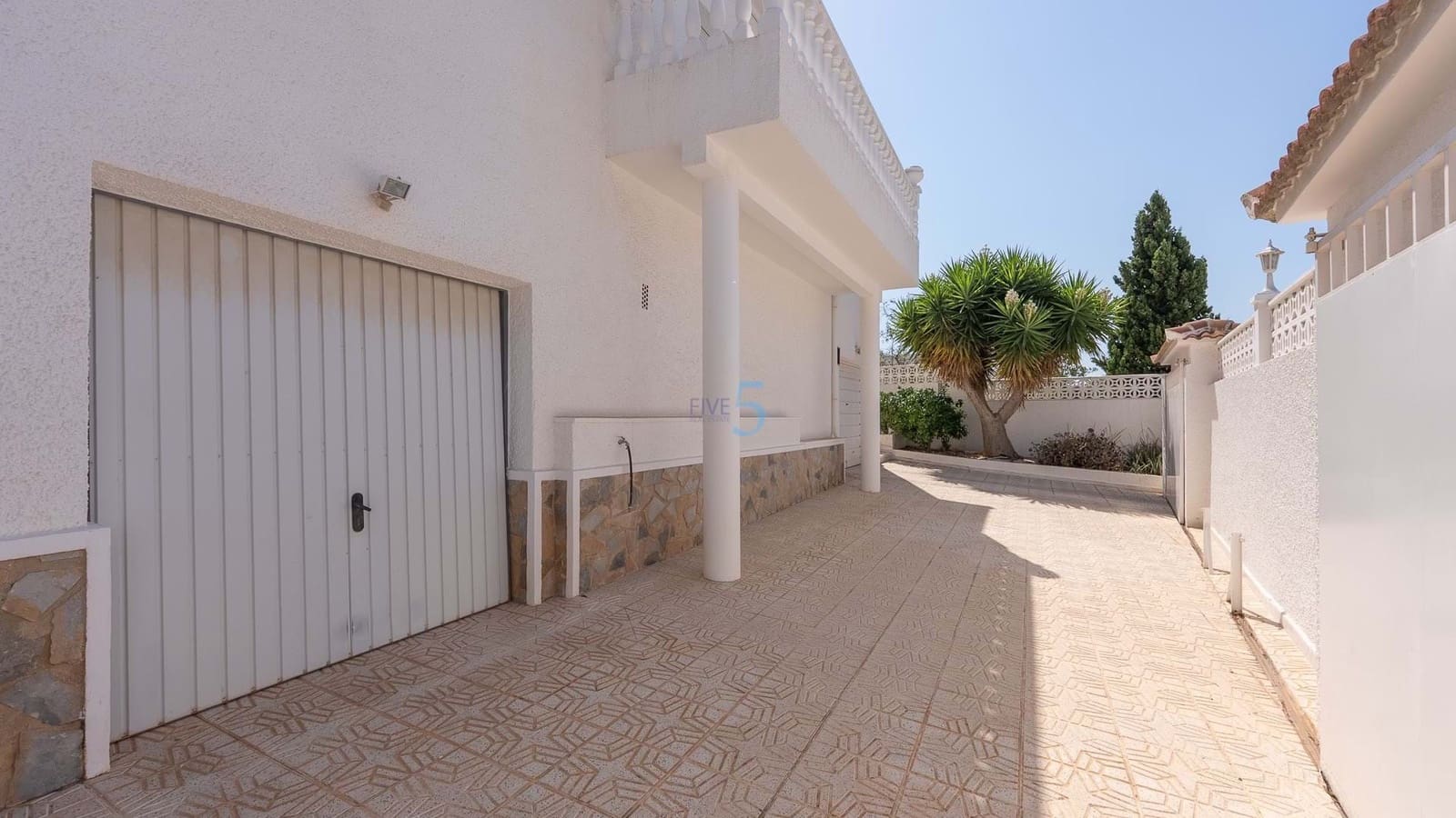 3 bedroom Villa for sale in Villamartin with pool garage - € 379,000 (Ref: 9130516)