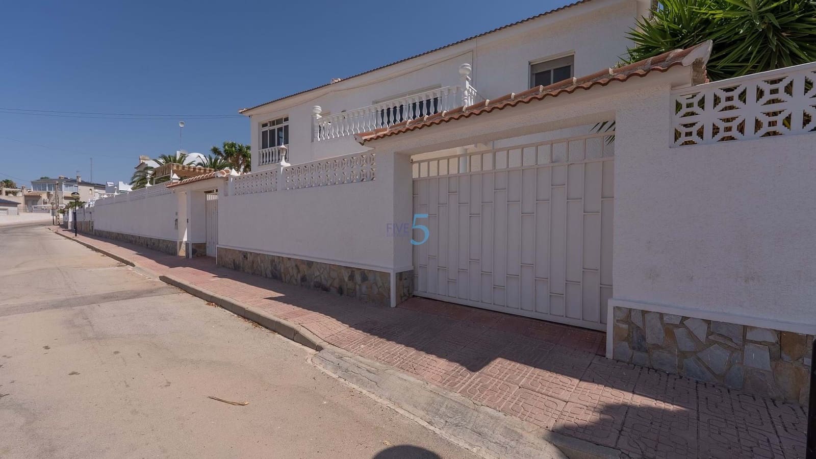 3 bedroom Villa for sale in Villamartin with pool garage - € 379,000 (Ref: 9130516)