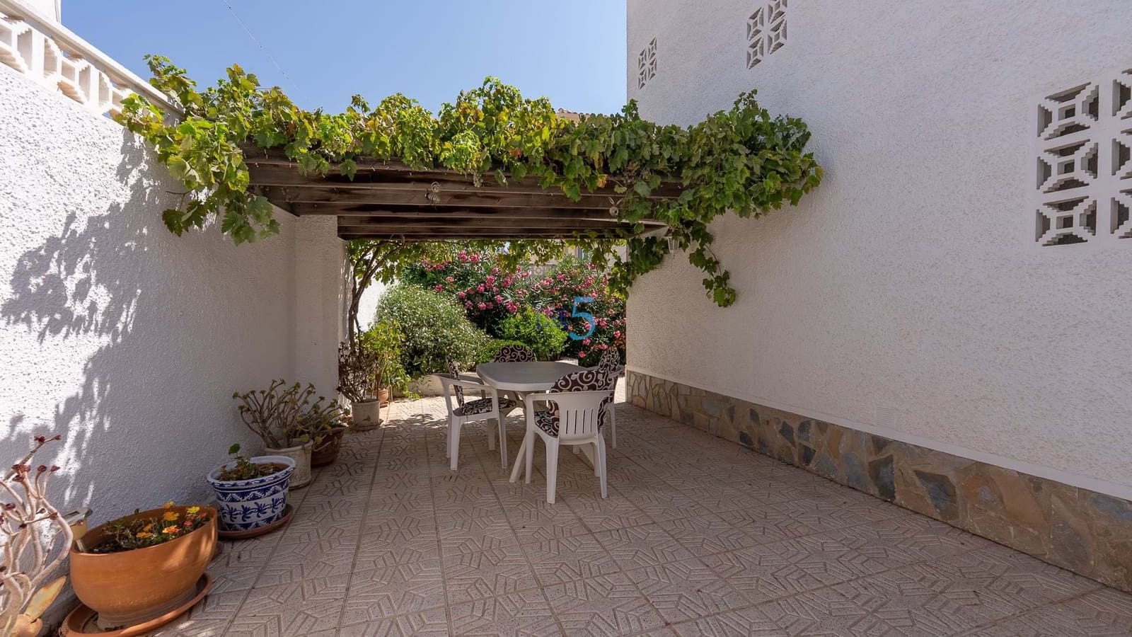 3 bedroom Villa for sale in Villamartin with pool garage - € 379,000 (Ref: 9130516)
