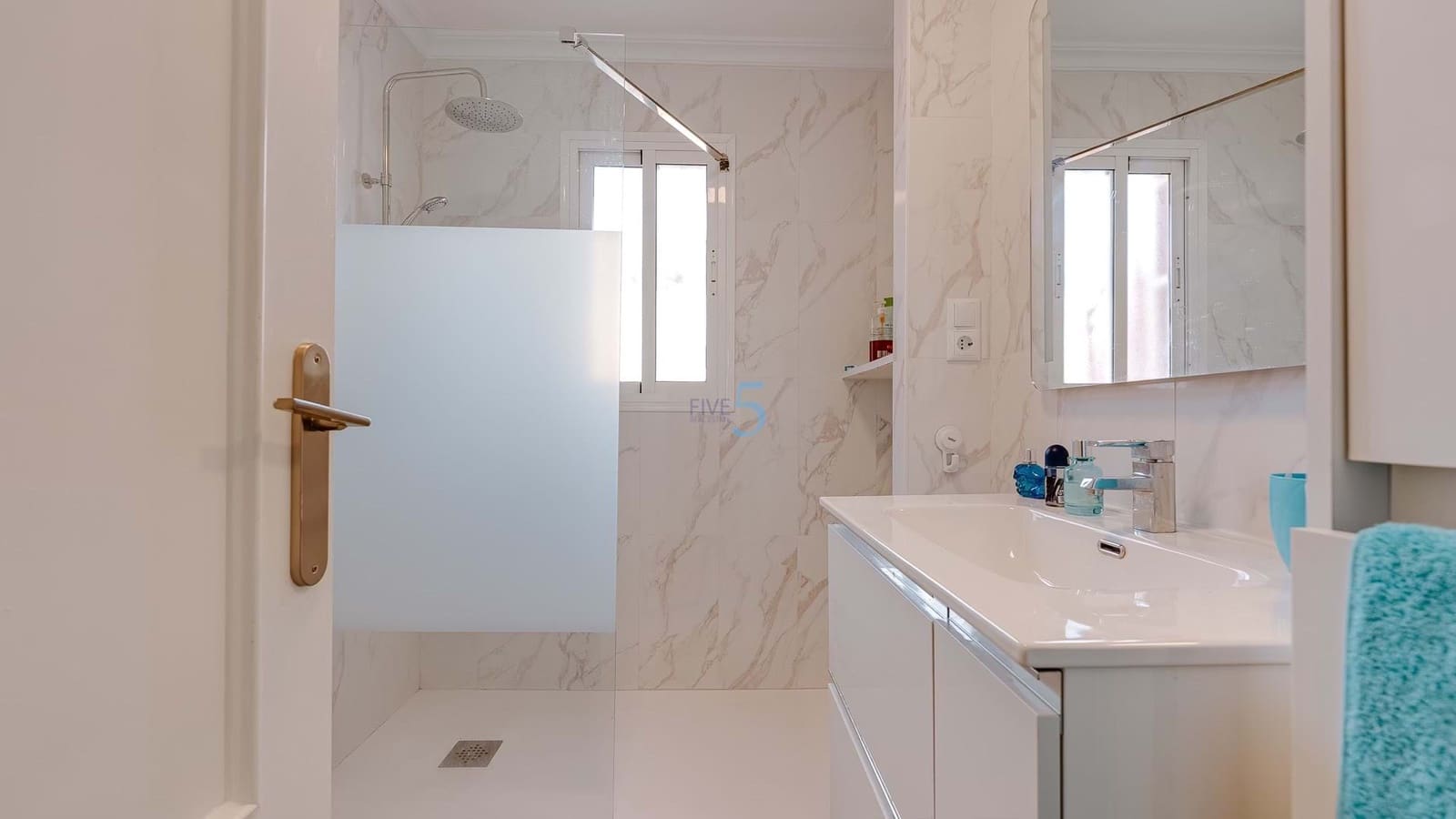 3 soverom Hus til salgs i Lo Crispin med svømmebasseng garasje - € 179 950 (Ref: 9133784)