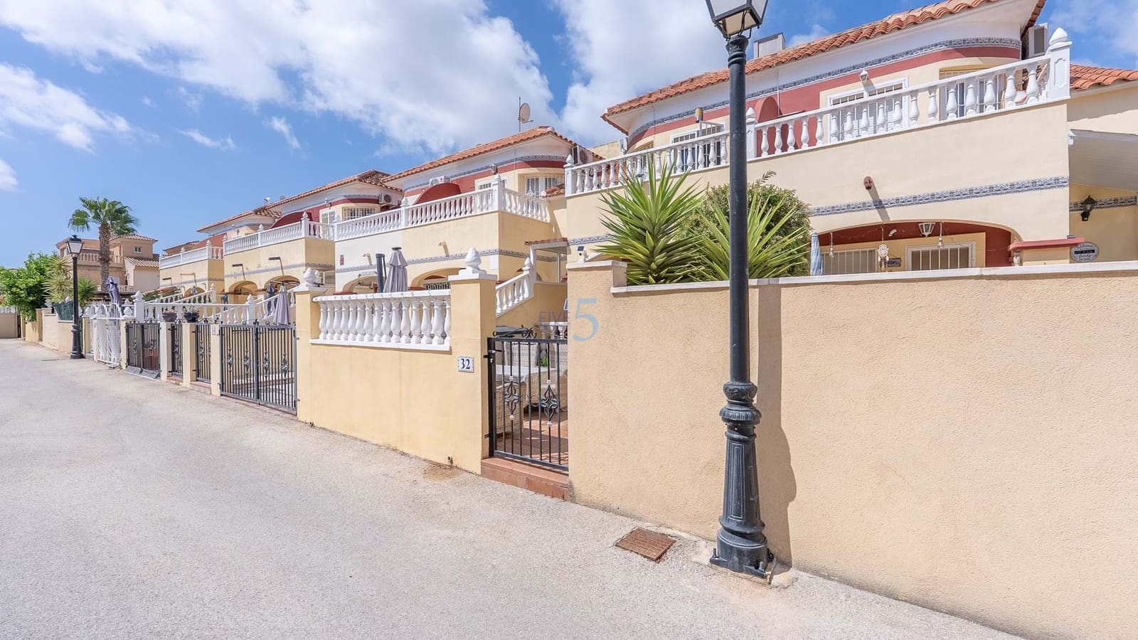 3 soverom Hus til salgs i Lo Crispin med svømmebasseng garasje - € 179 950 (Ref: 9133784)