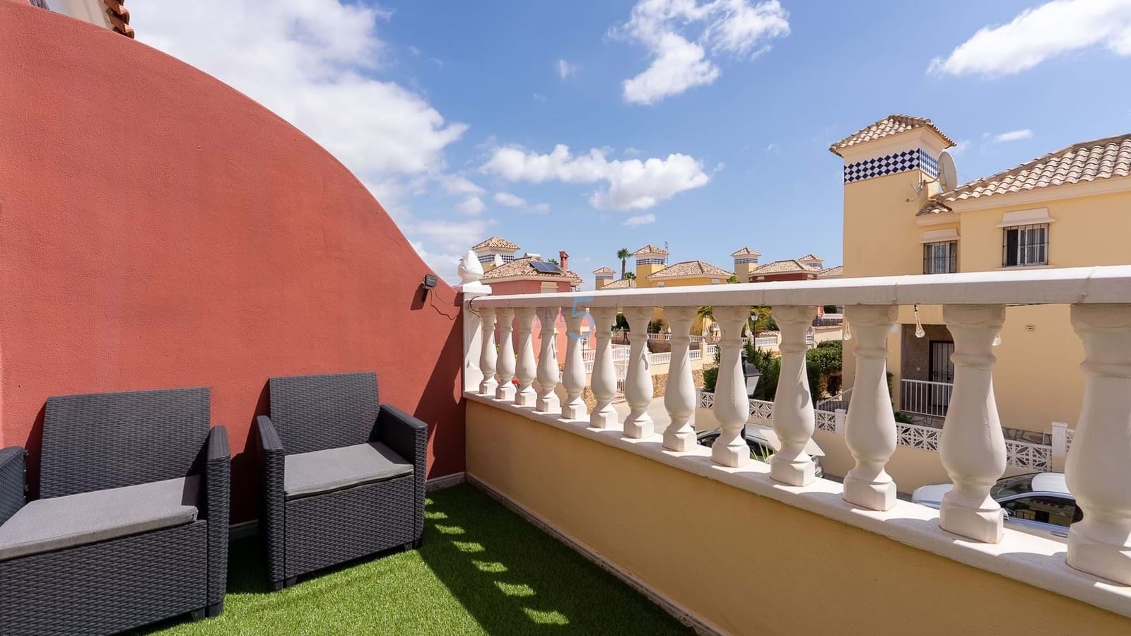 3 soverom Hus til salgs i Lo Crispin med svømmebasseng garasje - € 179 950 (Ref: 9133784)