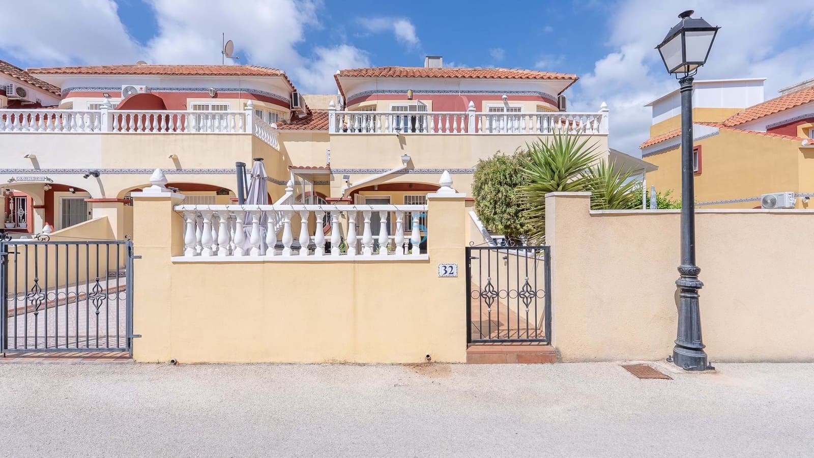 3 soverom Hus til salgs i Lo Crispin med svømmebasseng garasje - € 179 950 (Ref: 9133784)