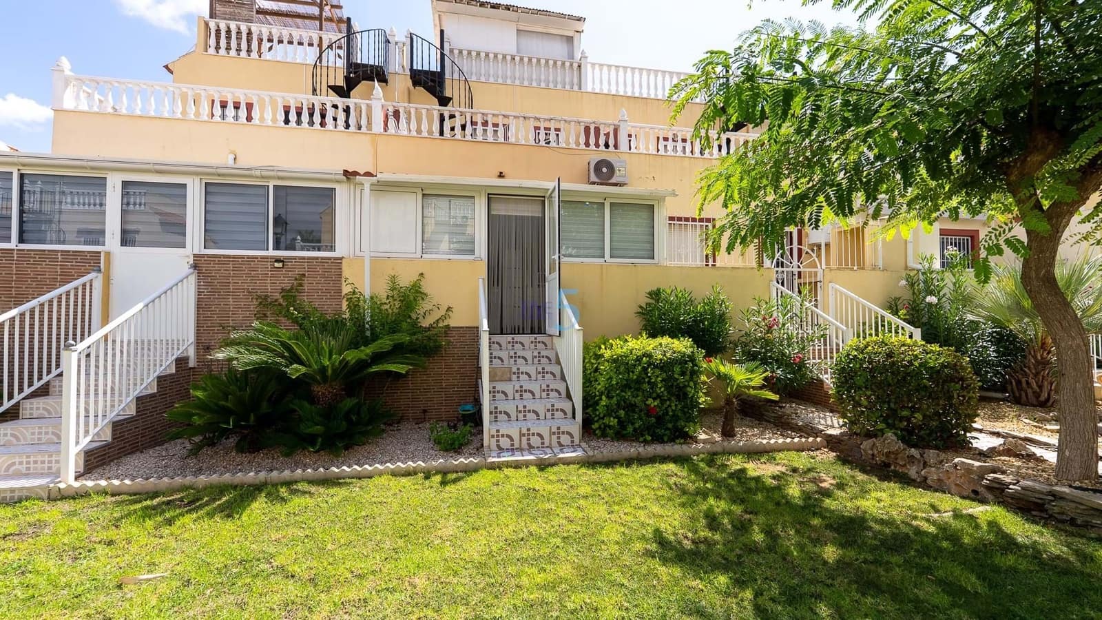 3 soverom Hus til salgs i Lo Crispin med svømmebasseng garasje - € 179 950 (Ref: 9133784)