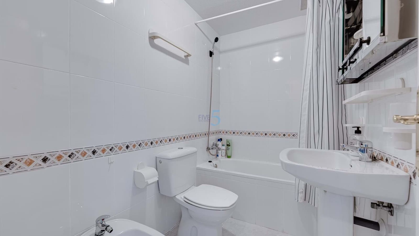 2 soverom Leilighet til salgs i Torrevieja med svømmebasseng - € 124 000 (Ref: 9136315)