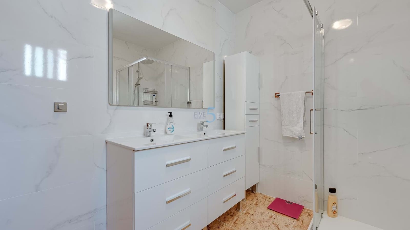 3 bedroom Villa for sale in Villamartin with pool - € 219,000 (Ref: 9143249)