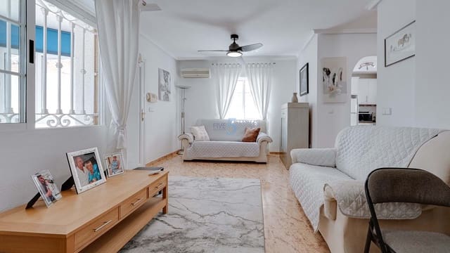 Chalet de 3 habitaciones en Villamartin, Orihuela en venta con piscina - 219.000 € (Ref: 9143249)