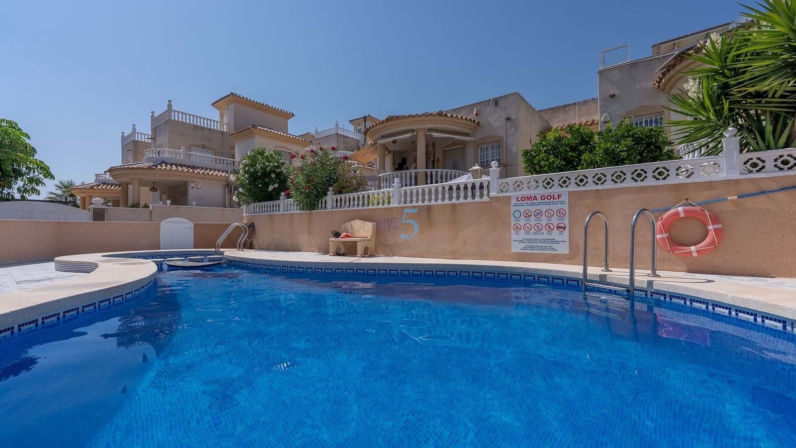 3 bedroom Villa for sale in Villamartin with pool - € 219,000 (Ref: 9143249)