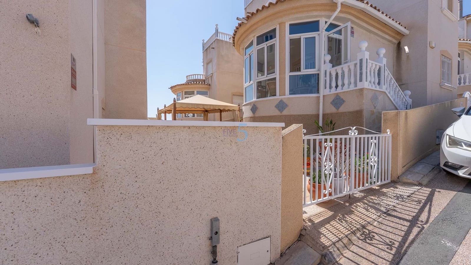 3 bedroom Villa for sale in Villamartin with pool - € 219,000 (Ref: 9143249)