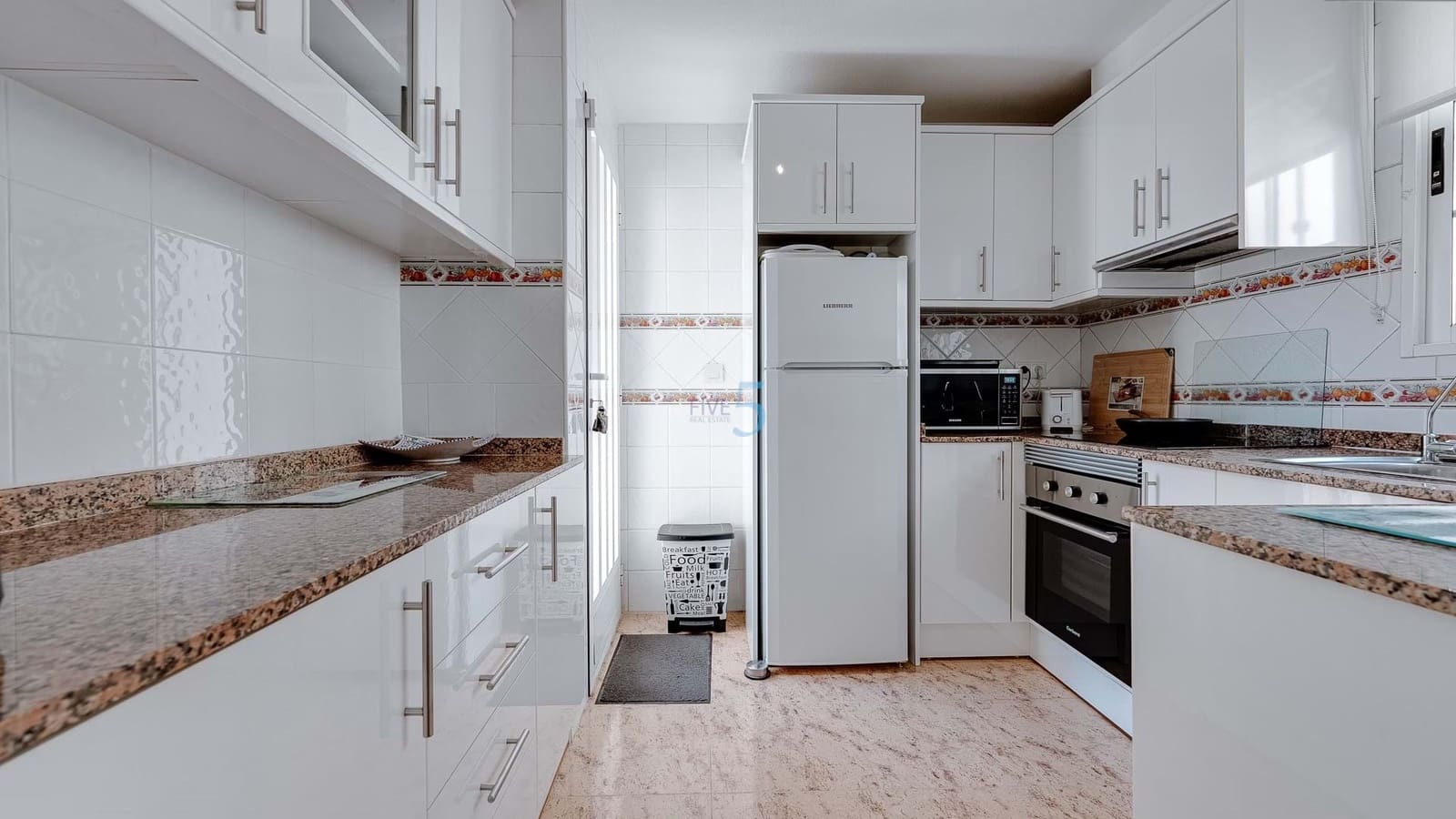 3 bedroom Villa for sale in Villamartin with pool - € 219,000 (Ref: 9143249)