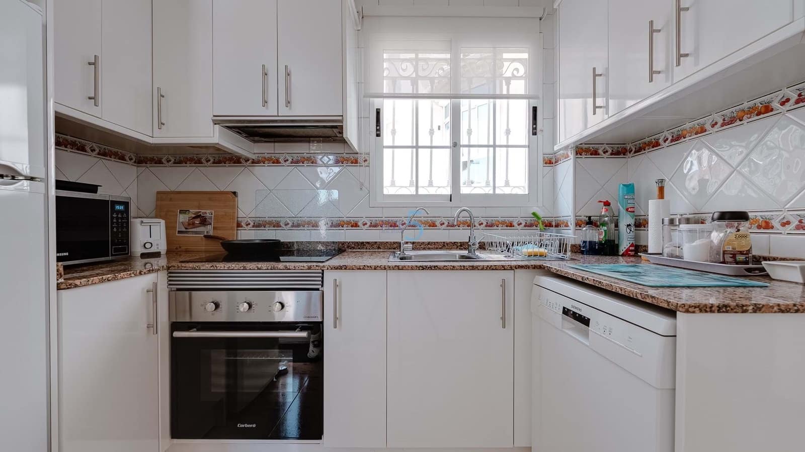 3 bedroom Villa for sale in Villamartin with pool - € 219,000 (Ref: 9143249)