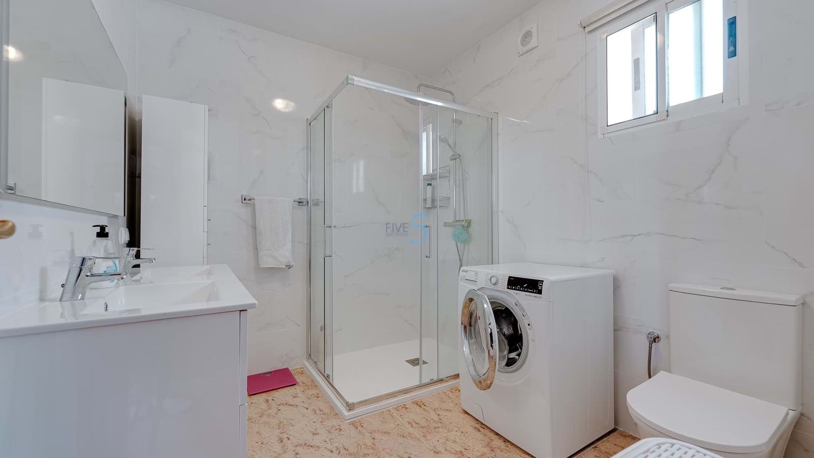 3 bedroom Villa for sale in Villamartin with pool - € 219,000 (Ref: 9143249)