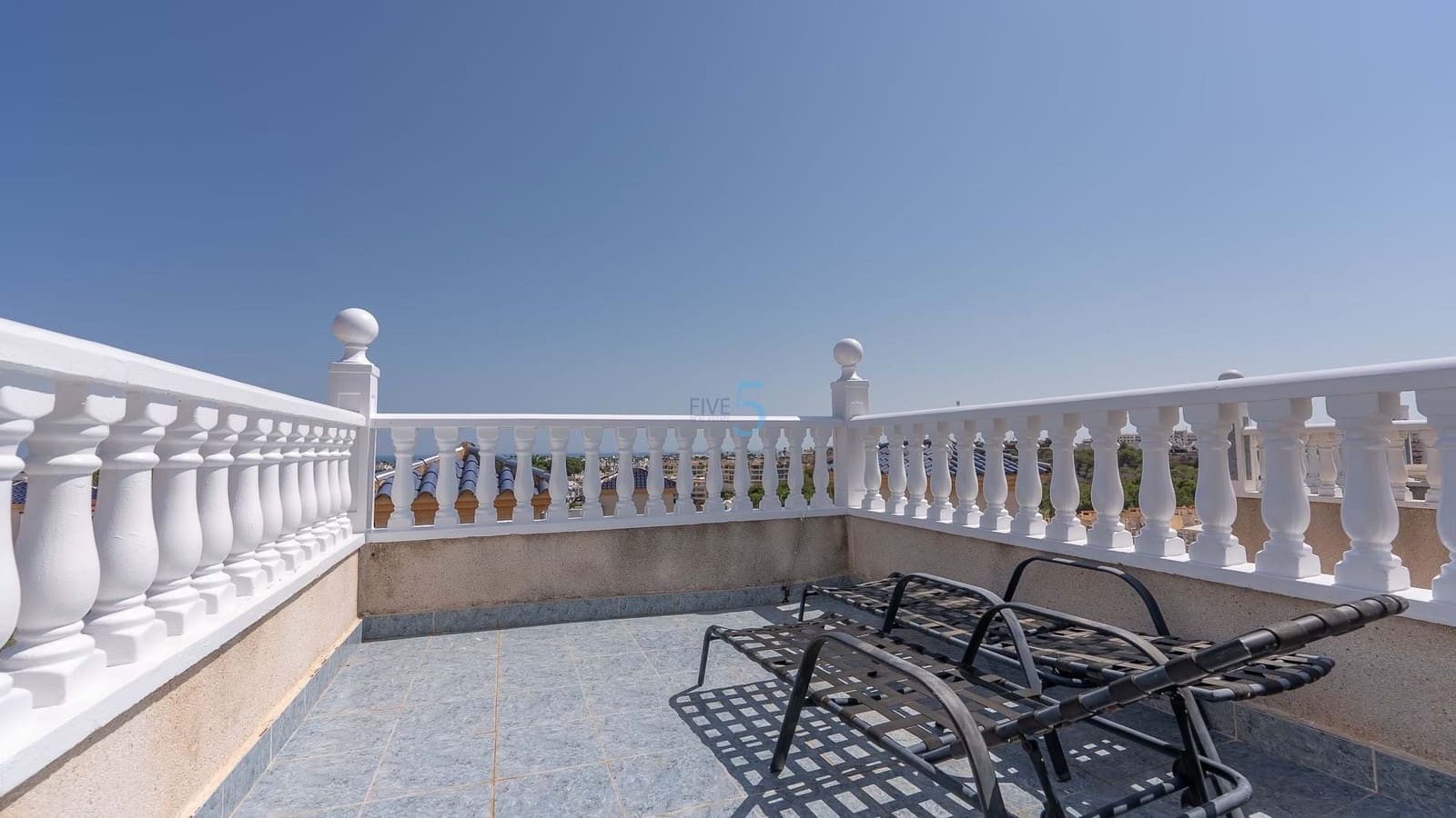 3 bedroom Villa for sale in Villamartin with pool - € 219,000 (Ref: 9143249)