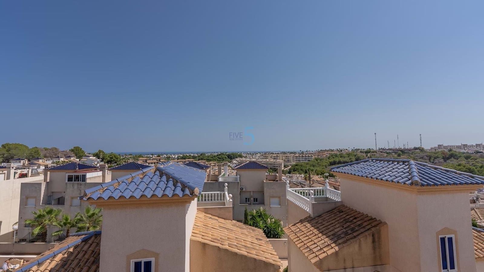 3 bedroom Villa for sale in Villamartin with pool - € 219,000 (Ref: 9143249)