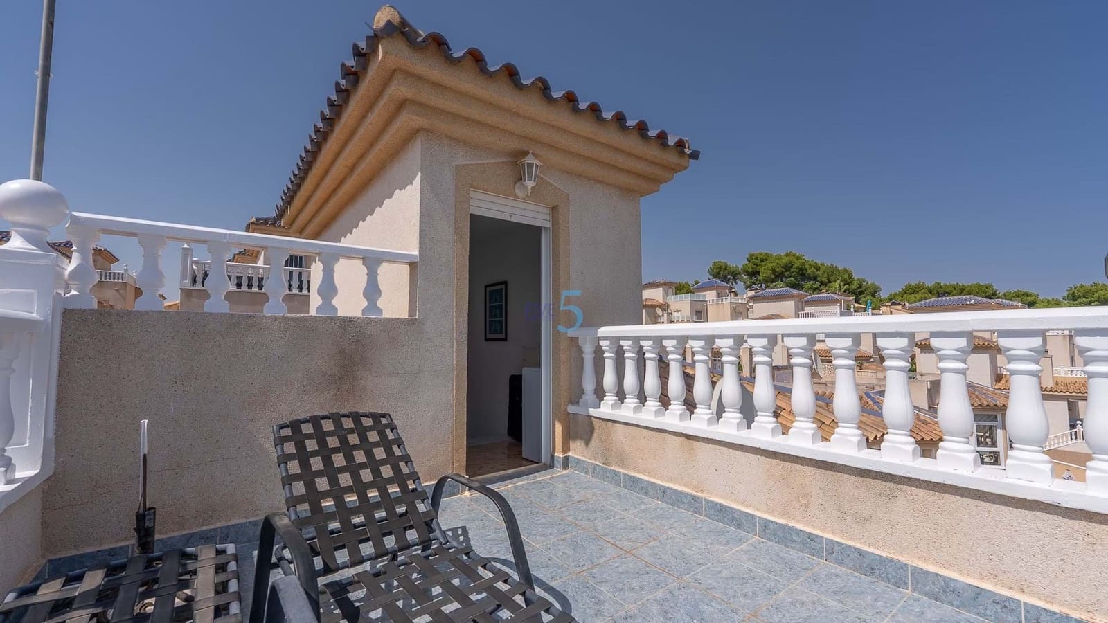 3 bedroom Villa for sale in Villamartin with pool - € 219,000 (Ref: 9143249)