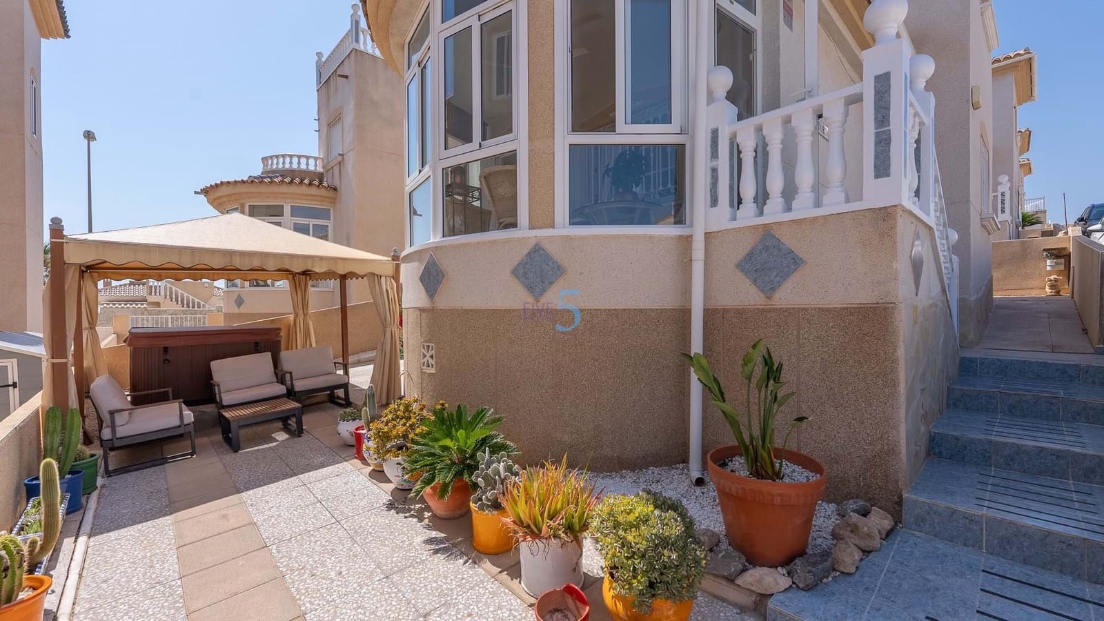 3 bedroom Villa for sale in Villamartin with pool - € 219,000 (Ref: 9143249)