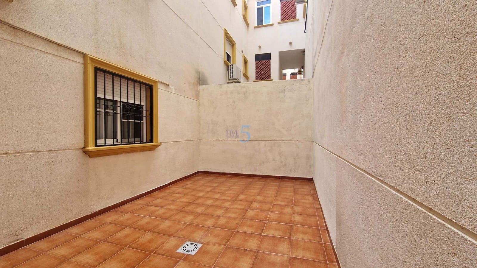 Apartamento de 2 habitaciones en Orihuela Costa en venta con piscina garaje - 159.000 € (Ref: 9146407)
