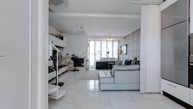 Casa de 3 habitaciones en Torrevieja en venta con piscina - 249.950 € (Ref: 9146632)