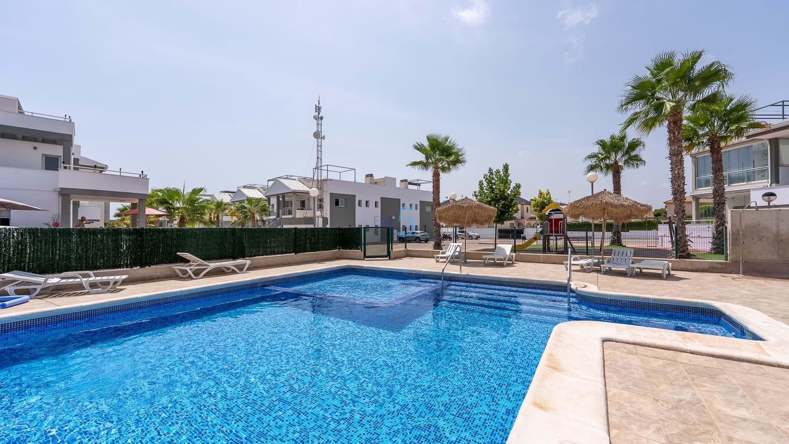 2 soveværelse Lejlighed til salg i La Florida med swimmingpool garage - € 194.000 (Ref: 9147708)