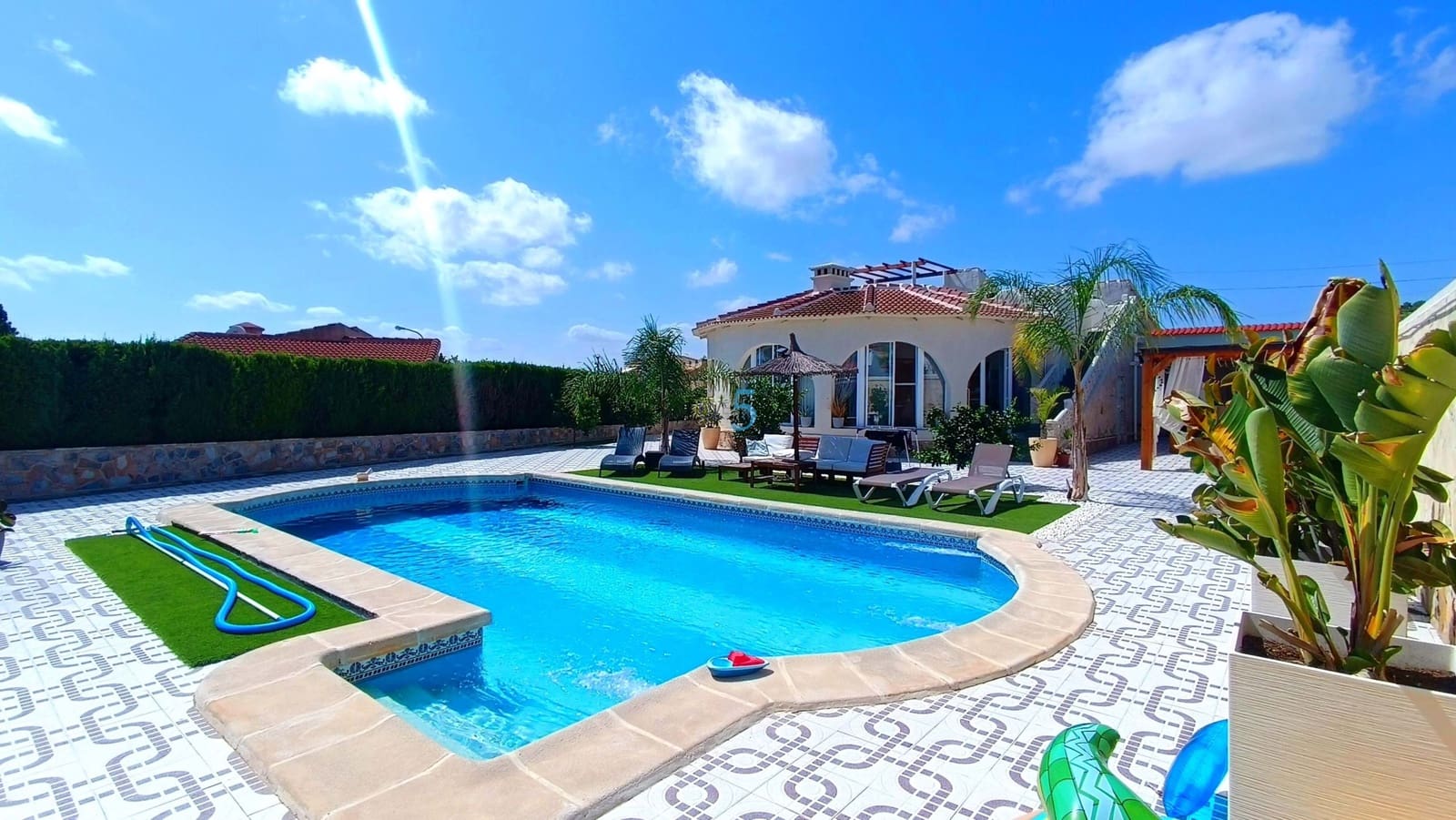 Chalet de 4 habitaciones en Ciudad Quesada en venta con piscina garaje - 575.000 € (Ref: 9150980)