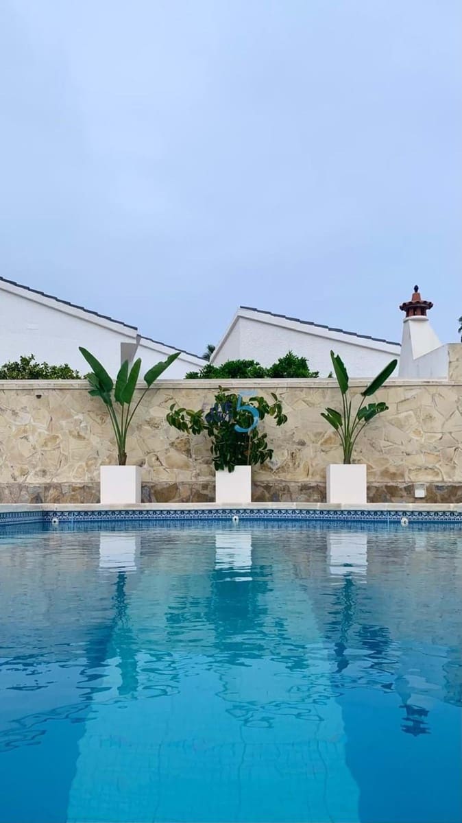 Chalet de 4 habitaciones en Ciudad Quesada en venta con piscina garaje - 575.000 € (Ref: 9150980)