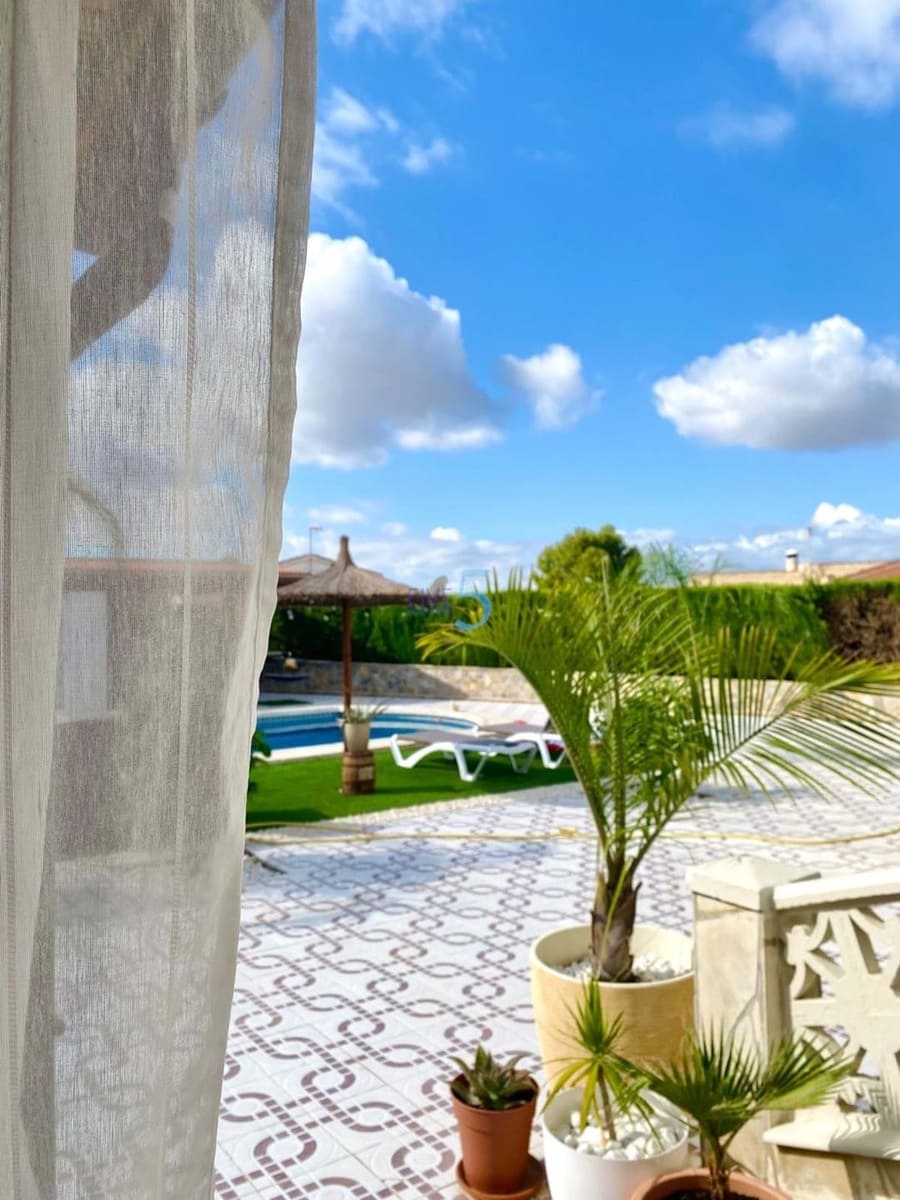 Chalet de 4 habitaciones en Ciudad Quesada en venta con piscina garaje - 575.000 € (Ref: 9150980)