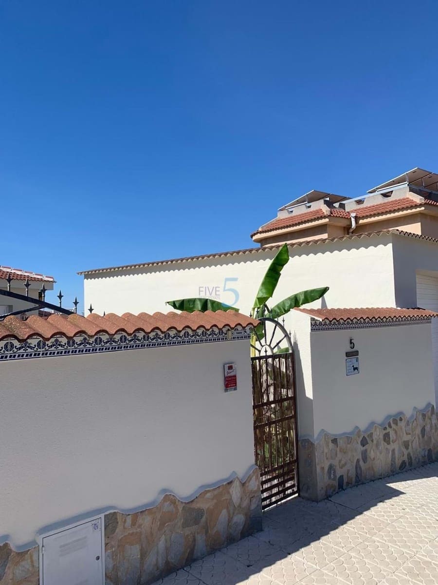 Chalet de 4 habitaciones en Ciudad Quesada en venta con piscina garaje - 575.000 € (Ref: 9150980)