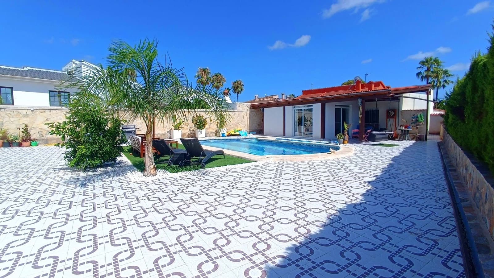 Chalet de 4 habitaciones en Ciudad Quesada en venta con piscina garaje - 575.000 € (Ref: 9150980)