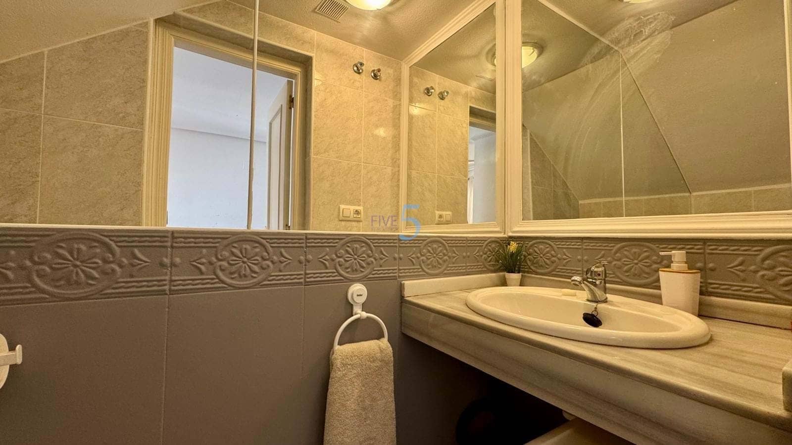 3 makuuhuone Huoneisto myytävänä paikassa Villamartin mukana uima-altaan 
autotalli - 165 000 € (Ref: 9154611)