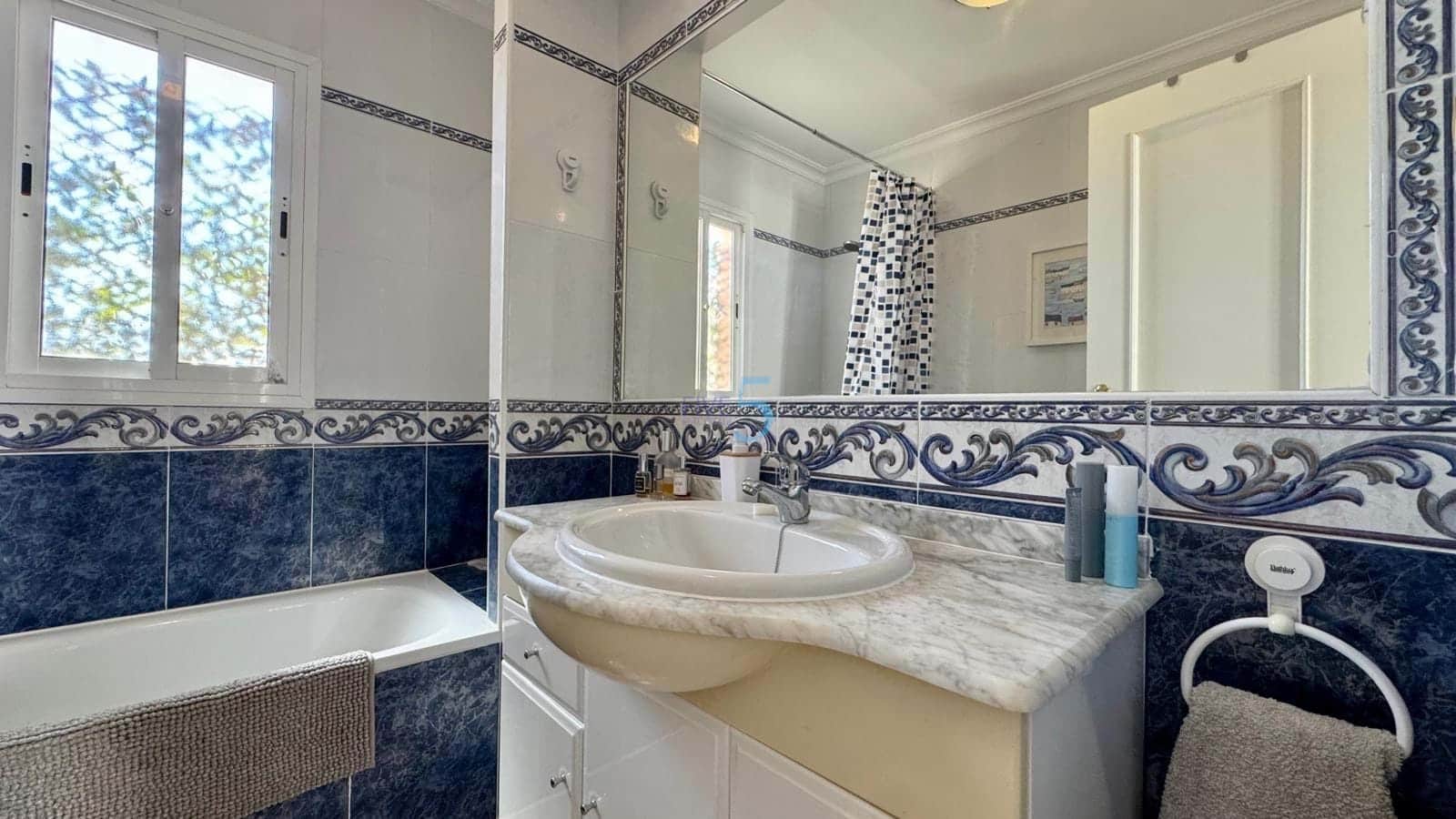 3 makuuhuone Huoneisto myytävänä paikassa Villamartin mukana uima-altaan 
autotalli - 165 000 € (Ref: 9154611)