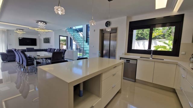 5 soverom Villa til salgs i San Miguel de Salinas med svømmebasseng - € 849 000 (Ref: 9158173)