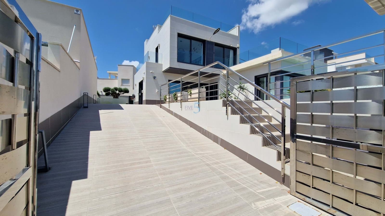 5 soverom Villa til salgs i San Miguel de Salinas med svømmebasseng - € 849 000 (Ref: 9158173)