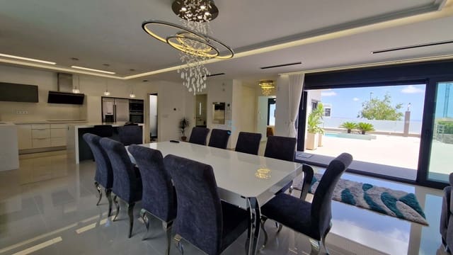 5 soverom Villa til salgs i San Miguel de Salinas med svømmebasseng - € 849 000 (Ref: 9158173)