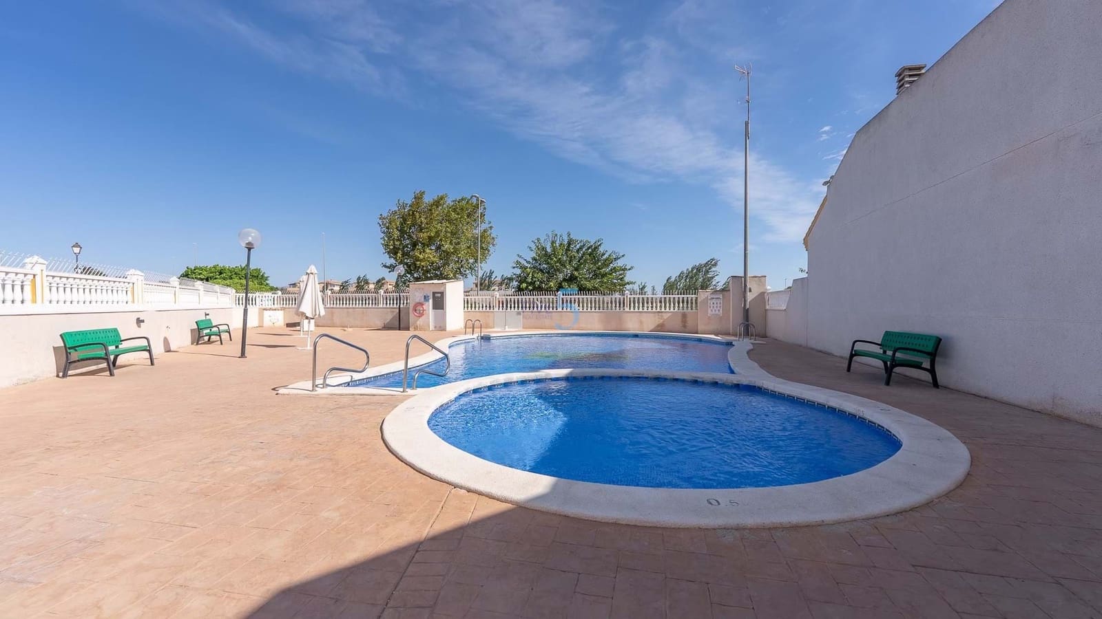 3 soveværelse Byhus til salg i Daya Nueva med swimmingpool - € 180.000 (Ref: 9161791)