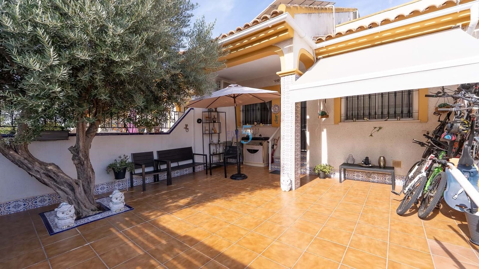 3 soveværelse Byhus til salg i Daya Nueva med swimmingpool - € 180.000 (Ref: 9161791)