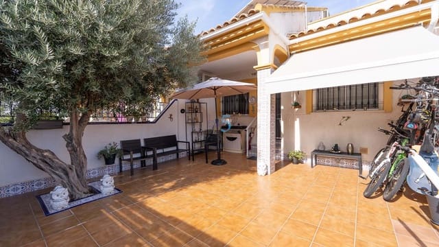 3 soveværelse Byhus til salg i Daya Nueva med swimmingpool - € 180.000 (Ref: 9161791)