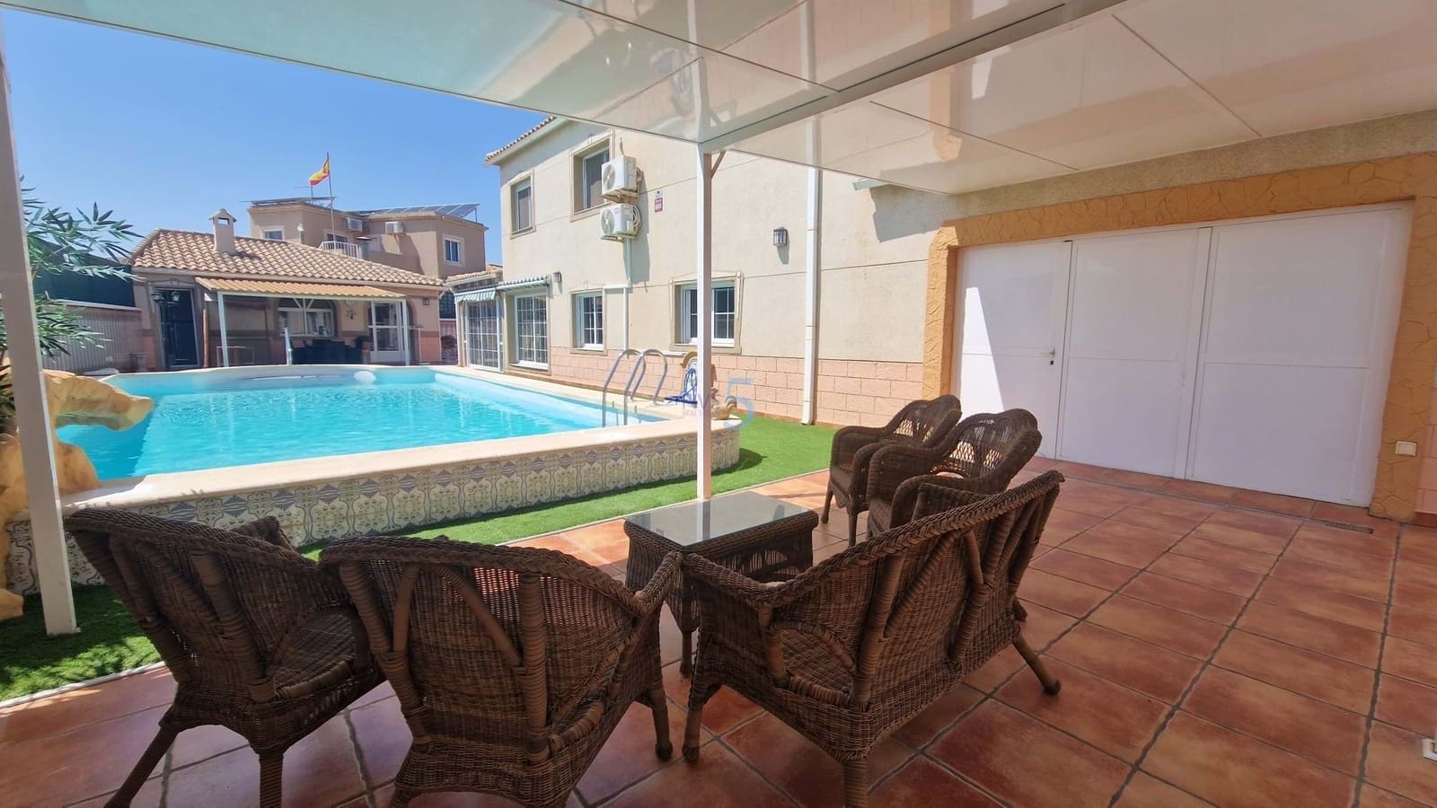 5 chambre Villa/Maison à vendre à Torrevieja avec piscine - 689 000 € (Ref: 9161792)