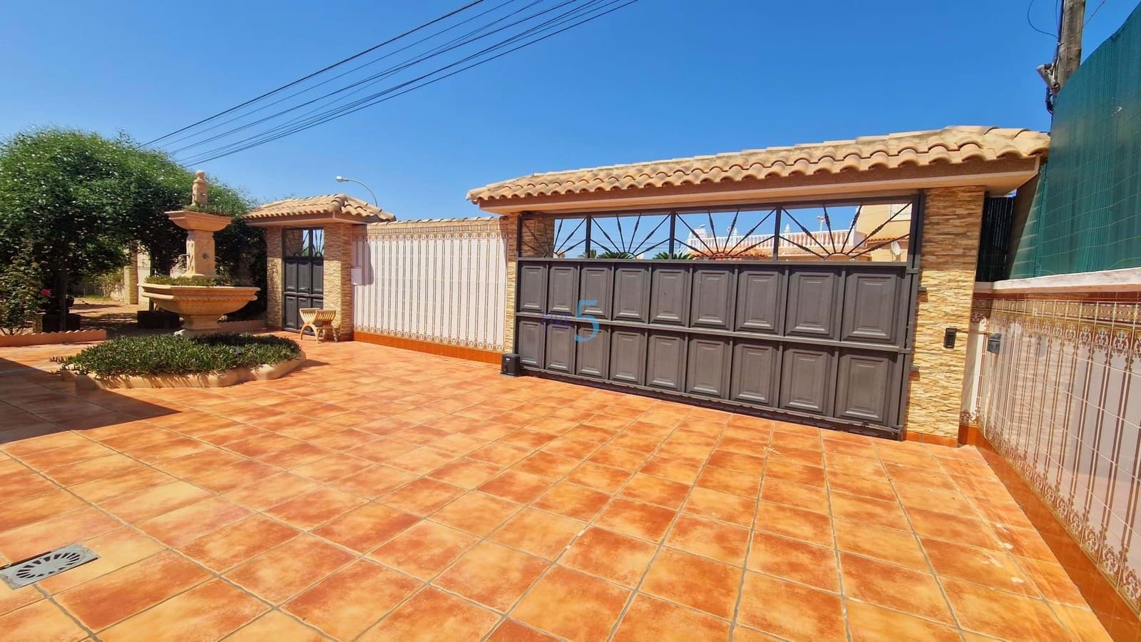 5 chambre Villa/Maison à vendre à Torrevieja avec piscine - 689 000 € (Ref: 9161792)